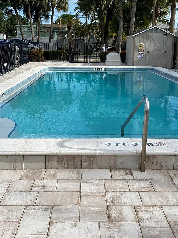 2 bed, 2.0 bath, 910 sqft, $3,000 — Photo 2