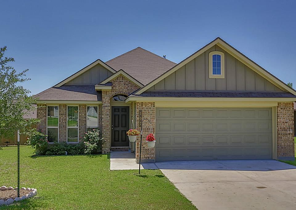 1st image of 107 Oakwood Ct