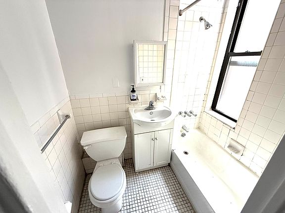 5th image of 70 E 7th St APT 5D