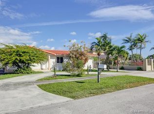 9297 SW 35th St, Miami, FL 33165