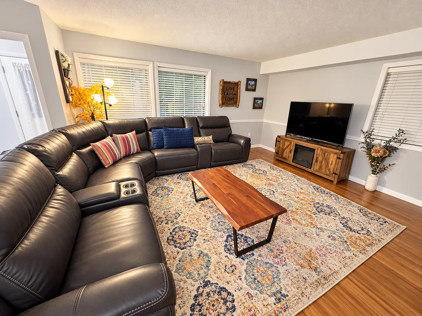 3 bed, 1329 sqft, $2,000 — Photo 2