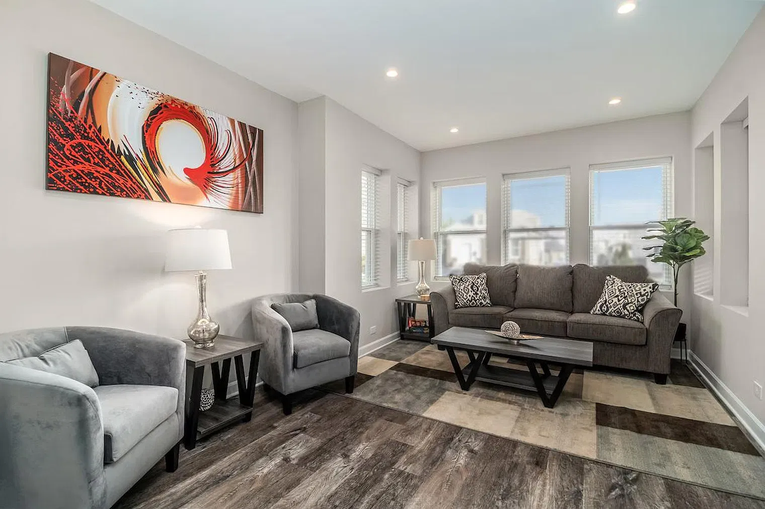 5 bed, 2.0 bath, $14,536 — Photo 1