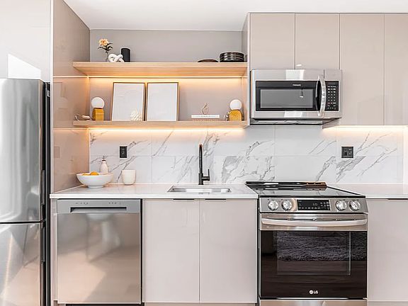 5th image of 35 Crown St #9B