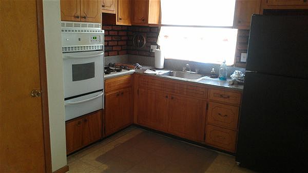 kitchen W/ plenty of cabinet & counter space