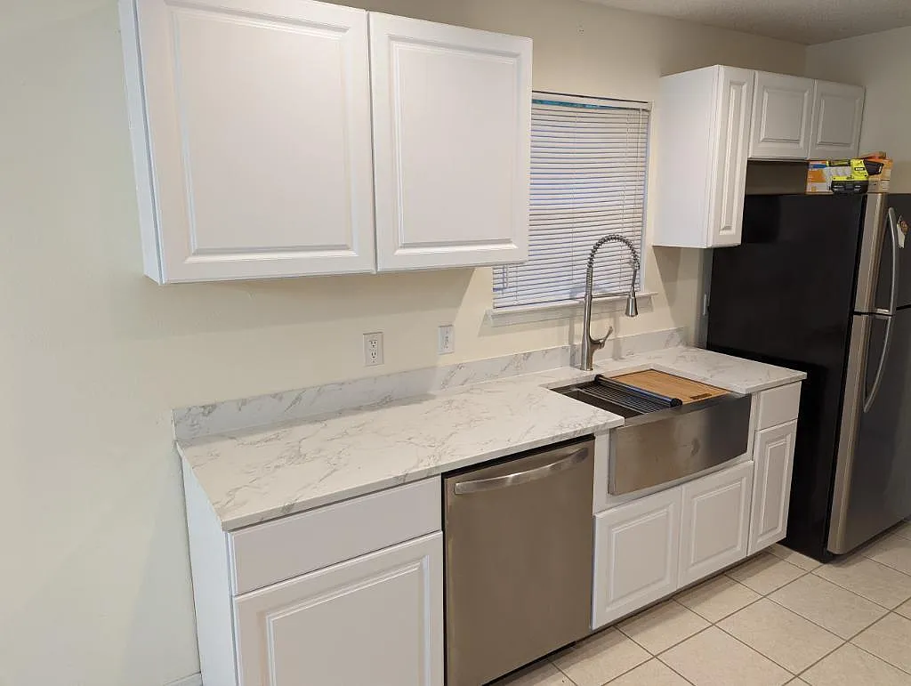 3 bed, 2.0 bath, 1412 sqft, $2,000 — Photo 2