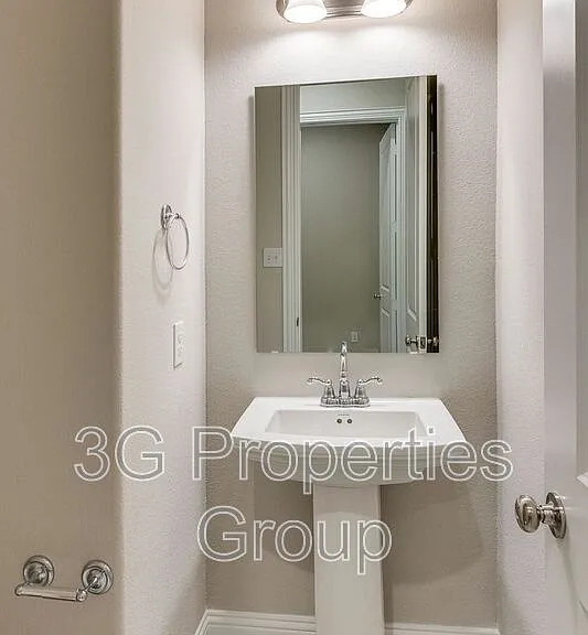 913 Ponds Edge Ln — Photo 15