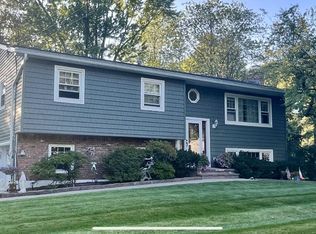 27 Farmhouse Rd, Congers, NY 10920