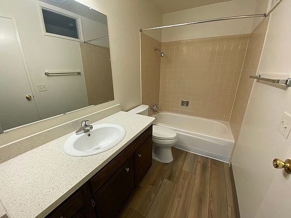 5th image of 444 Dela Vina Ave #F-1