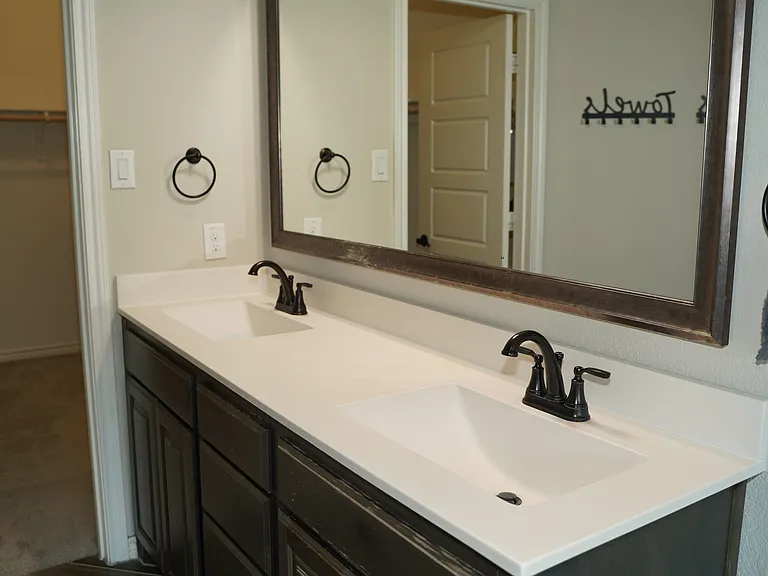 Master Bedroom Restroom
