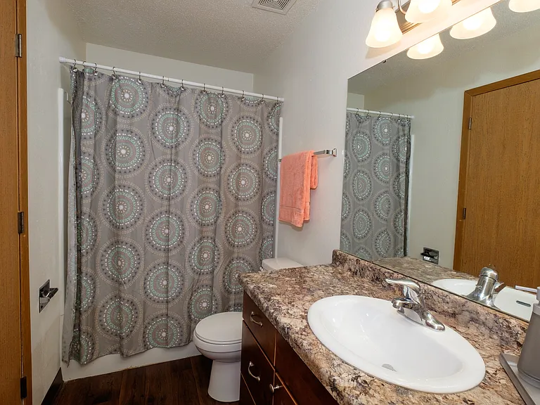 Fargo, ND Cedars 2 Apartments | Bathroom