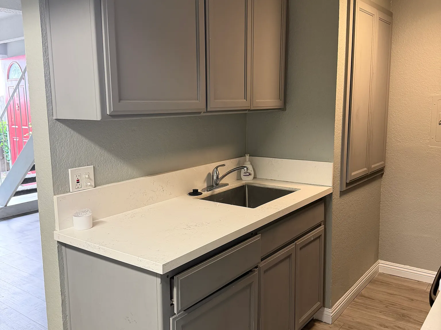 2 bed, 800 sqft, $2,000 — Photo 4