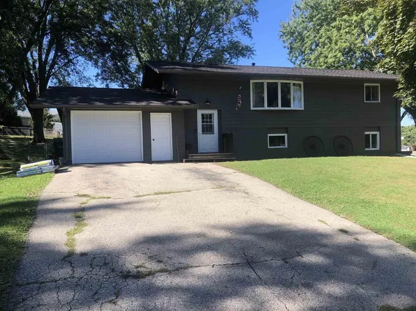 915 Traceway Court, Poynette, WI 53955