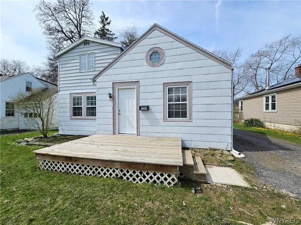 3366 Greenway Rd, Grand Island, NY 14072