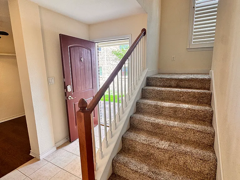 2116 Grove Park Ln — Photo 6