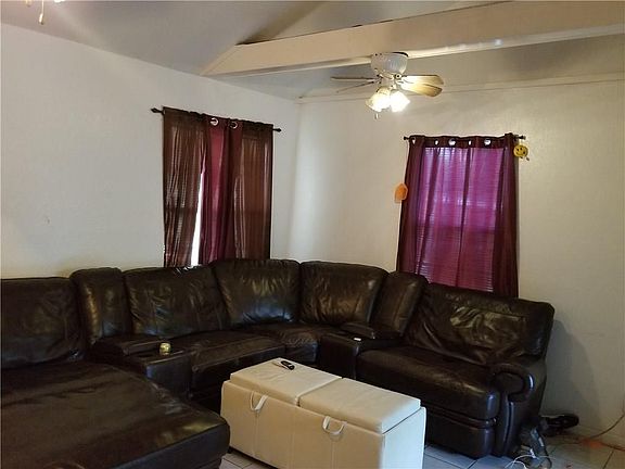 4th image of 506 NE 32nd St