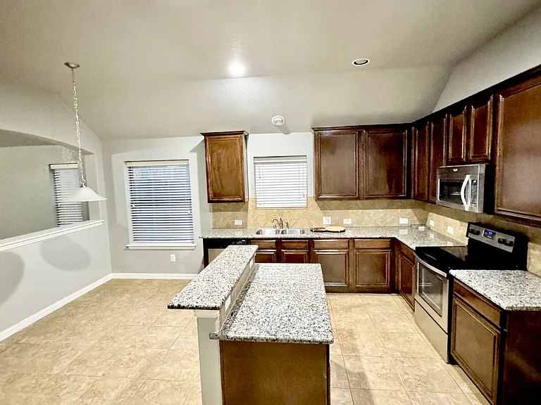 6440 Parkstone Way — Photo 7