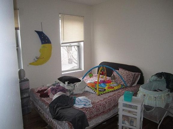 4th image of 235 Griffith St