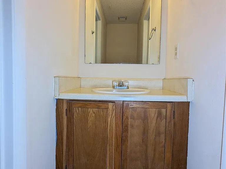 1011 Rentz Ave — Photo 35