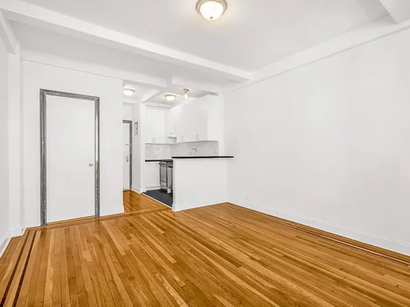 208 W 23rd St, New York, NY
