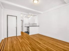 208 W 23rd St