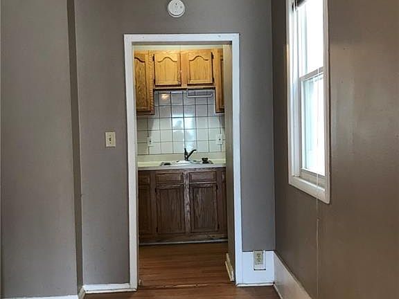 5th image of 1447 W 52nd St