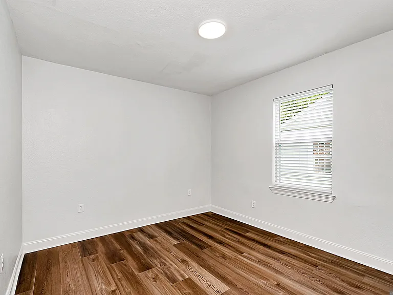 2645 Seneca St — Photo 15