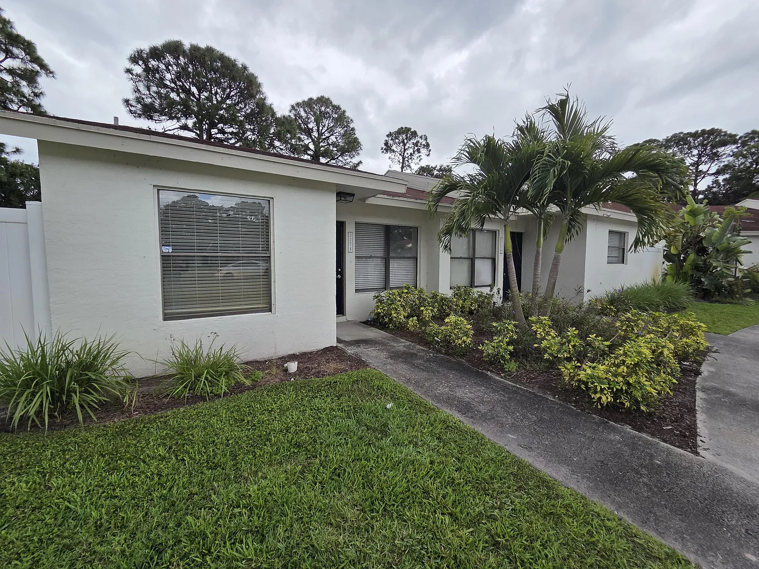 2 bed, 2.0 bath, 921 sqft, $2,100 — Photo 2