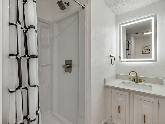 Shared Bathroom A (Downstairs)