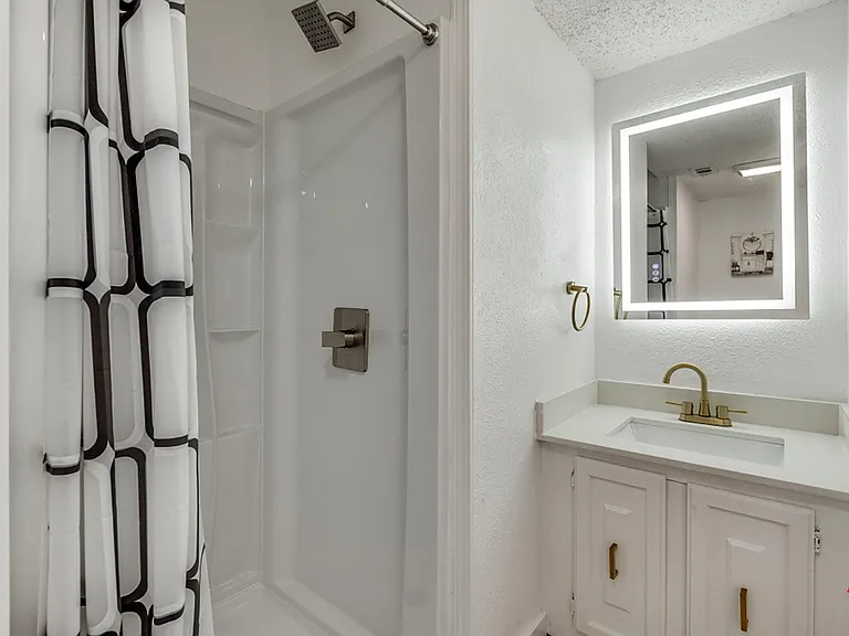 Shared Bathroom A (Downstairs)