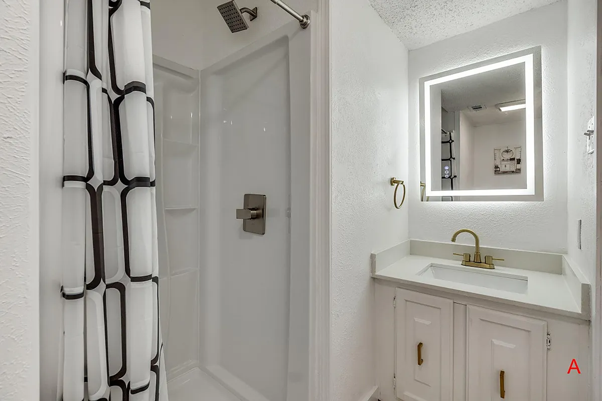 Shared Bathroom A (Downstairs) - Bayberry Ln