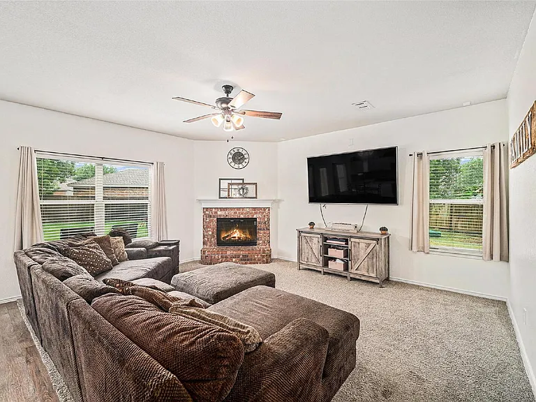 9600 Fox Hill Dr — Photo 8