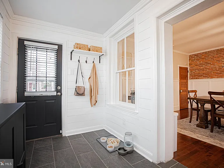 245 Hurst St — Photo 13