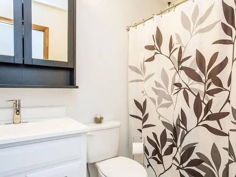 1350 Barkley Ct — Photo 4