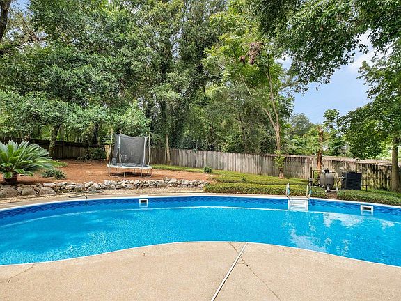 4th image of 1298 Avondale Way