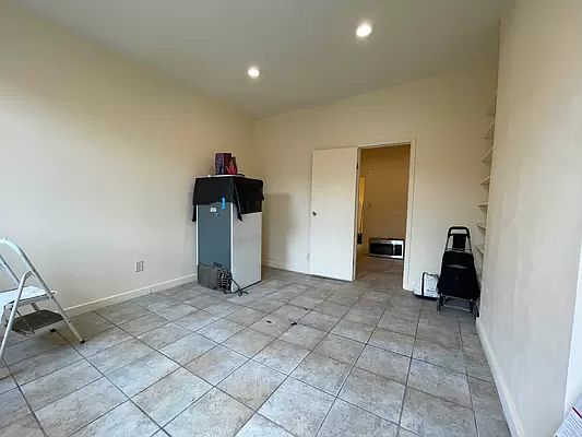 2nd image of 100 W 83rd St APT 4E