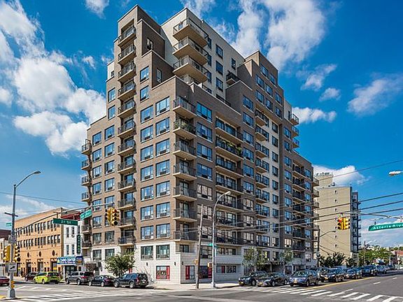 4th image of 2638 21st St APT 11G