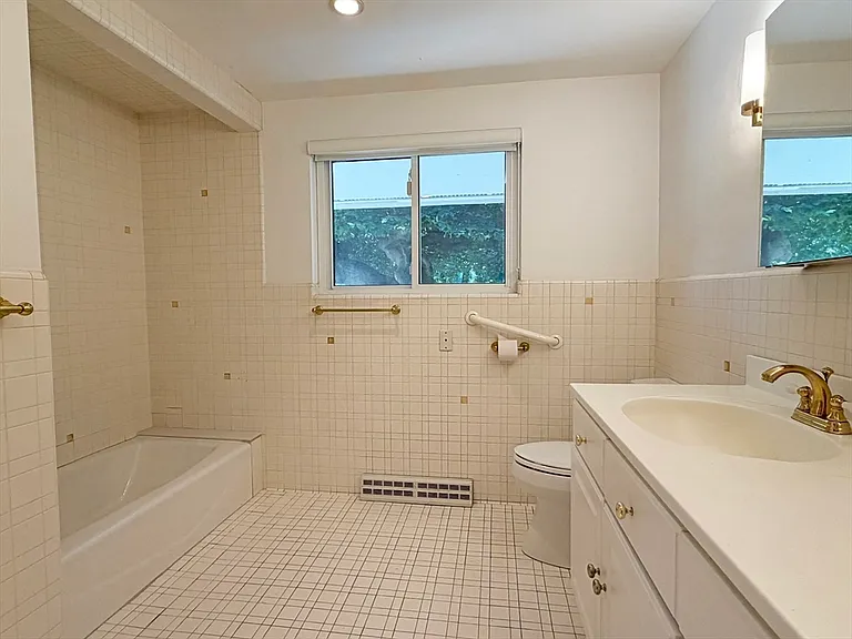 37 Stephen Pl — Photo 22