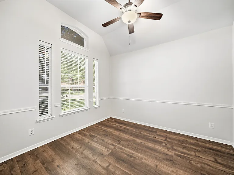 2875 Wimbledon Ln — Photo 10