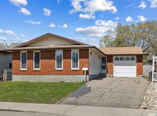 21 Merlin CRESCENT N, Regina, SK S4R 3E2