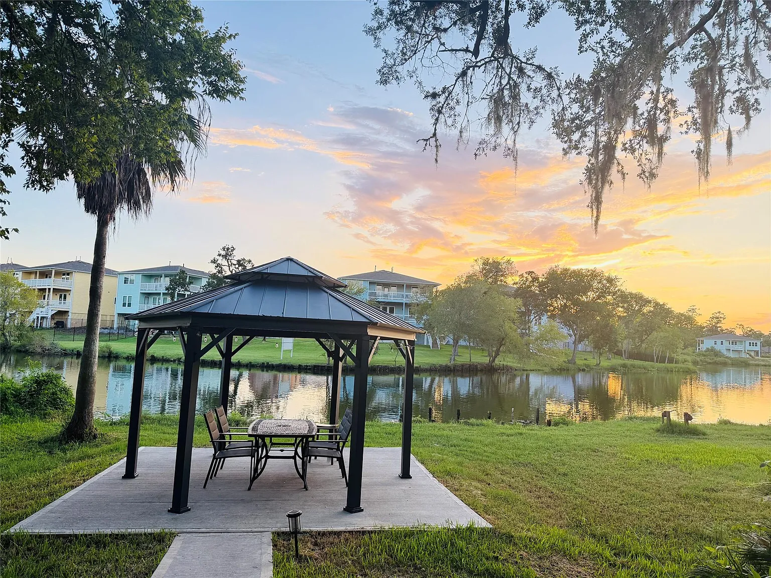 5 bed, 3.5 bath, 2065 sqft, $4,800 — Photo 1