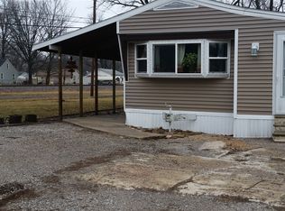 817 E 14th St, Centralia, IL 62801