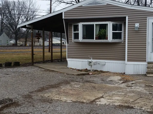 817 E 14th St, Centralia, IL 62801