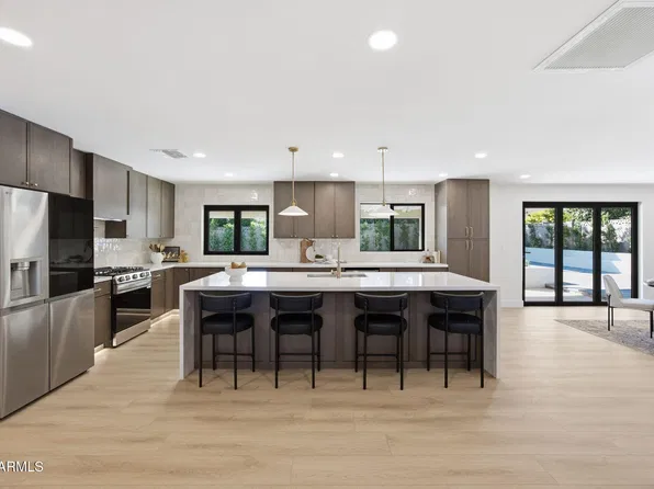 2431 E DESERT COVE Avenue, Phoenix, AZ 85028