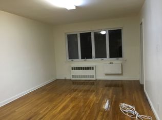 61-10 217th St, Flushing, NY 11364