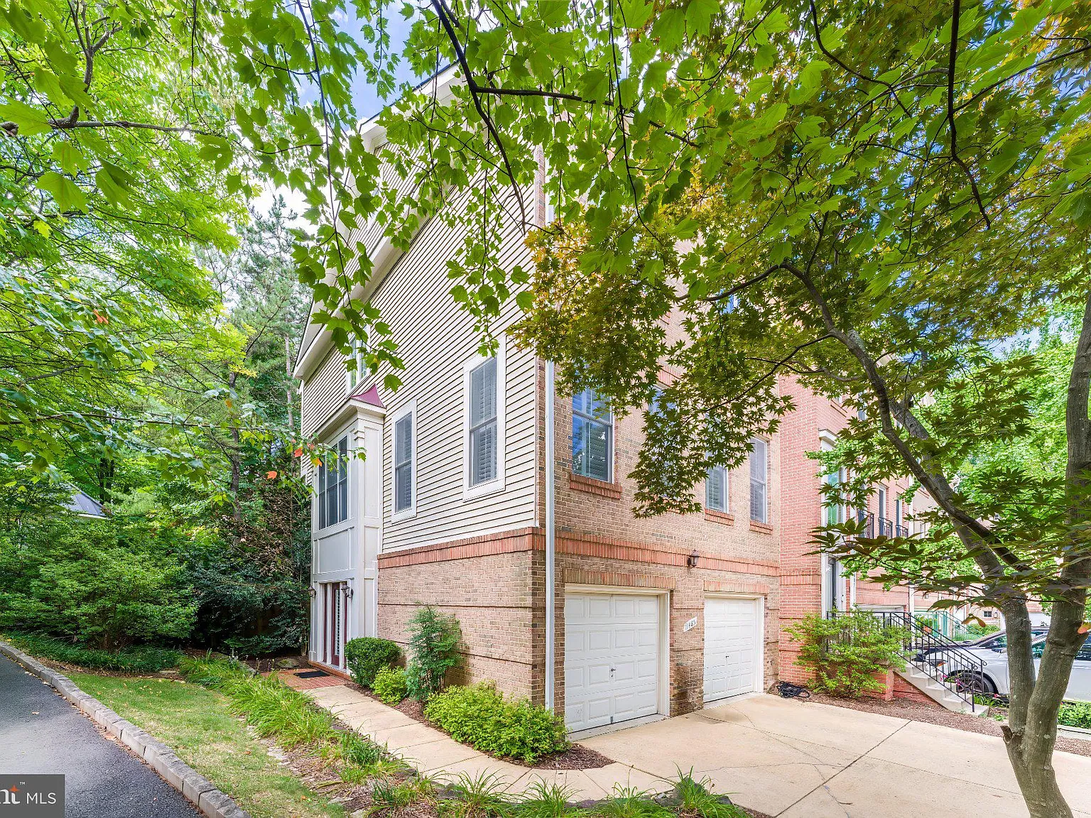 3 bed, 4.0 bath, 2178 sqft, $3,995 — Photo 3