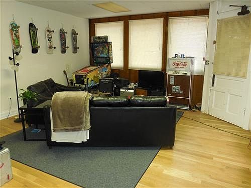 1st image of 1041 N Wood St #1F