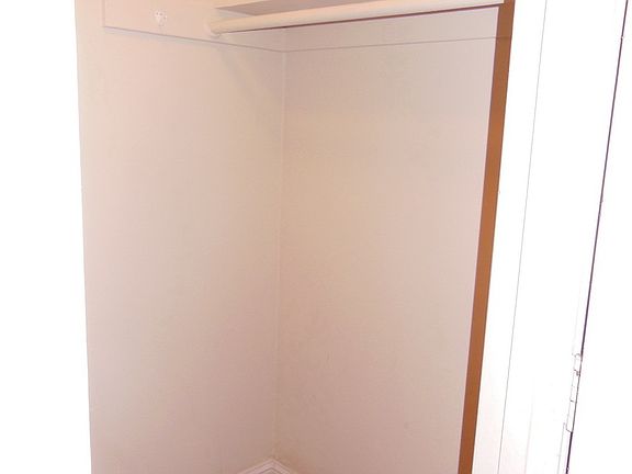 5th image of 161 Oak Ave APT 5