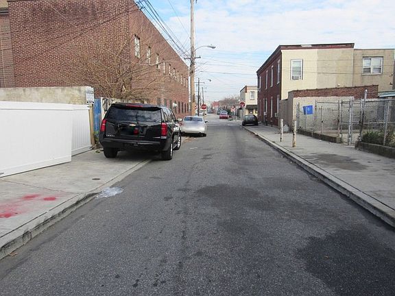 5th image of 3369 Coral St