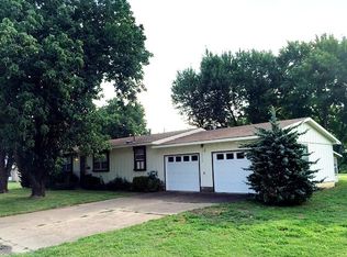 1716 S Ashby Ave, Chanute, KS 66720