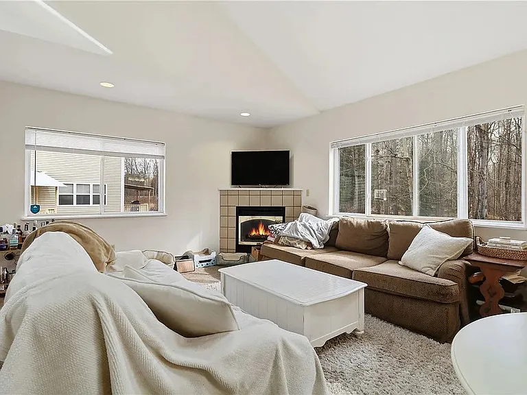 9 Sanctuary Dr — Photo 5